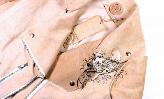 detalle de la chaqueta diseñada por Tina Gorjanc con ADN de  McQueen.
